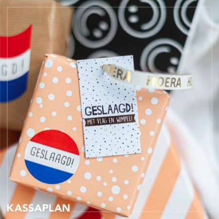 Sfeerbeeld - cadeaulabel  - geslaagd met vlag en wimpel