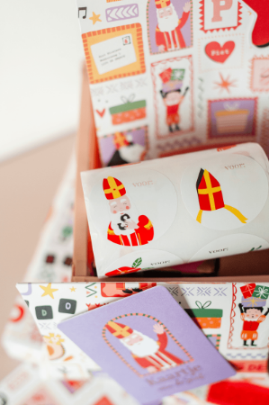 Sinterklaas stickers wit met illustratie - 'Voor:' Cadeaustickers – 6 varianten – D50mm