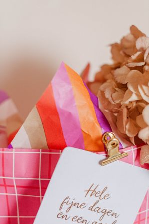 Vloeipapier met kleurrijke strepen – Gekleurde tissuepaper