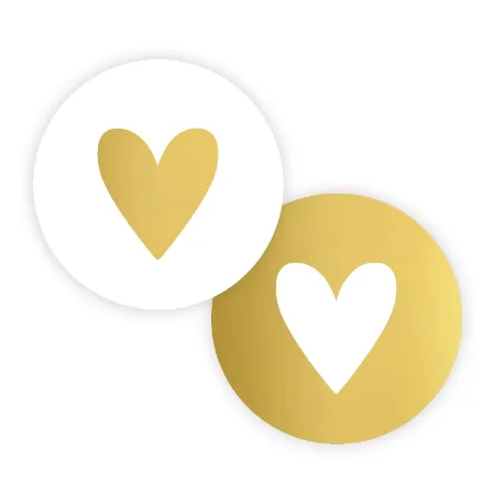 2 ronde stickers goud/wit met hartje in het midden