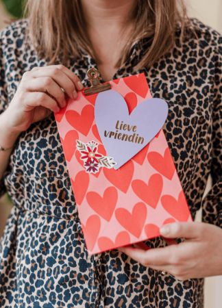 Roze giftbag met rode hartjes - 13 x 6 x 17,5 + 4cm