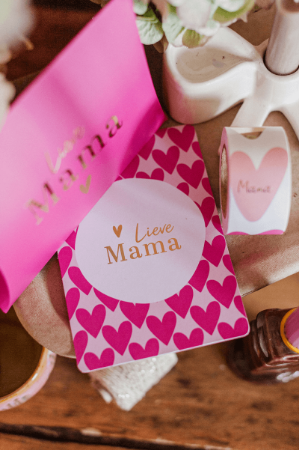 Moederdag stickers - 3 gekleurde Hartjes met Mama